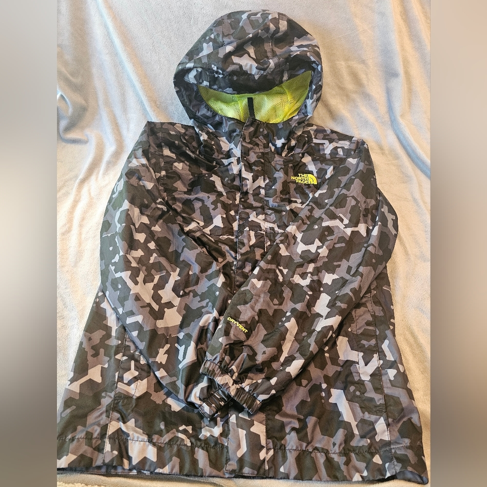 Northface Raincoat lightweight Boys  10/12 Black Camo